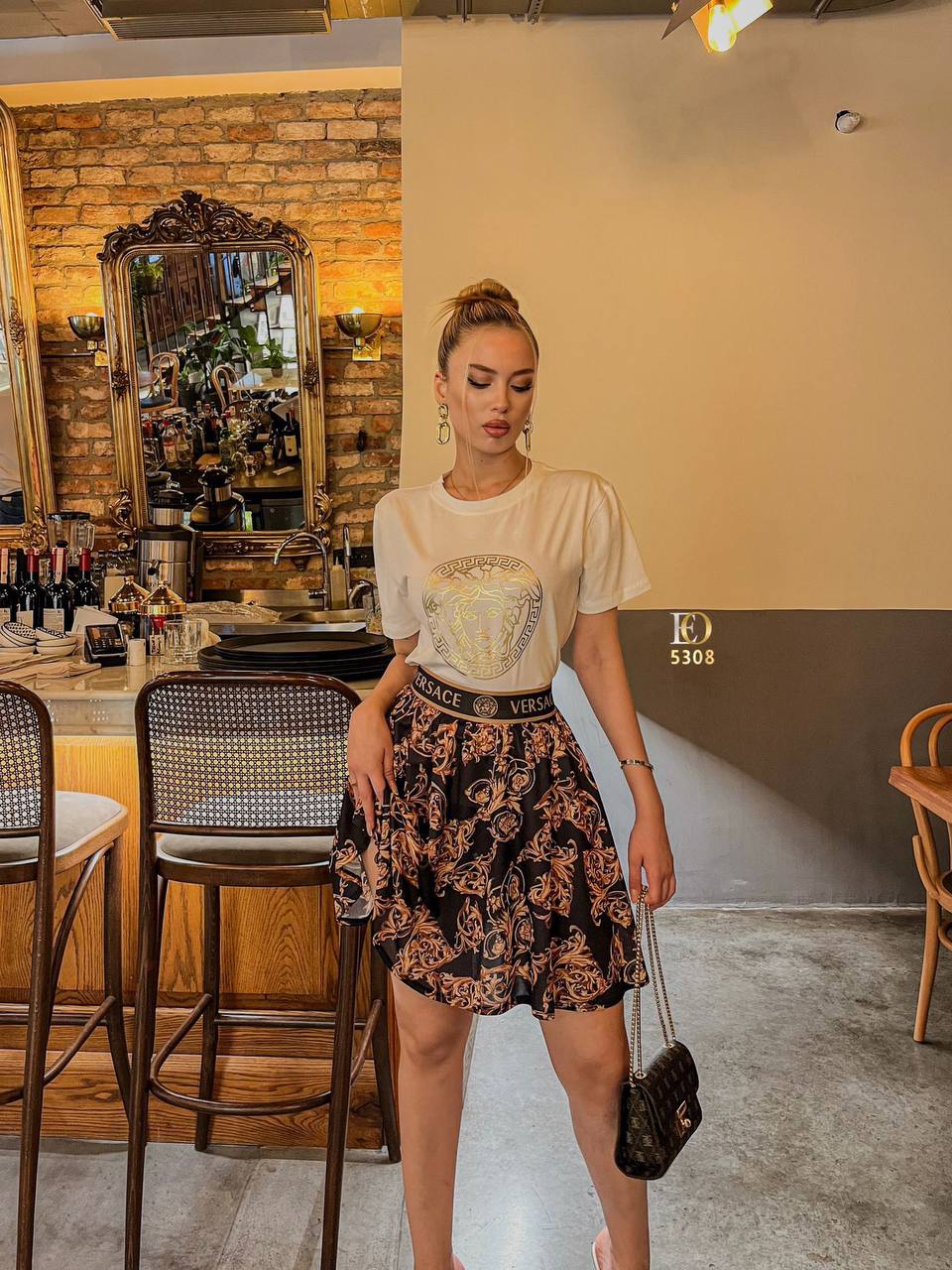 V T-shirt and skirt set