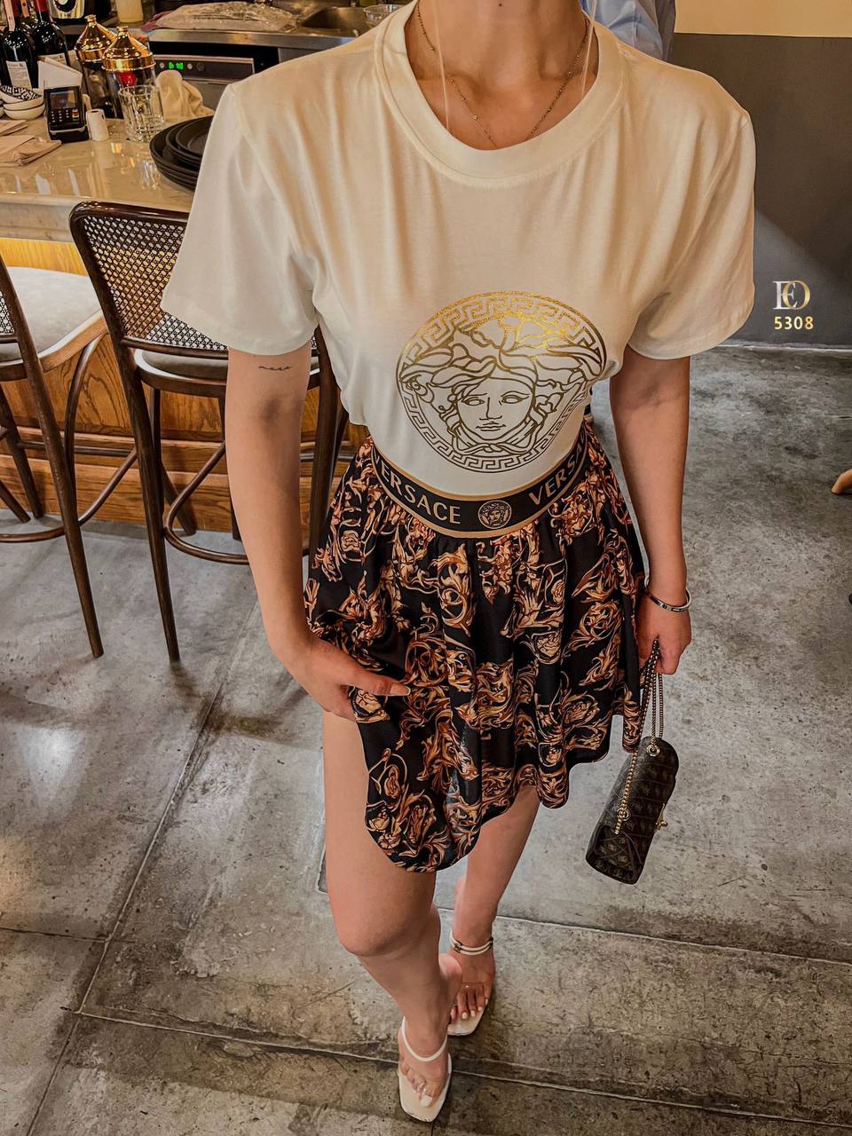 V T-shirt and skirt set