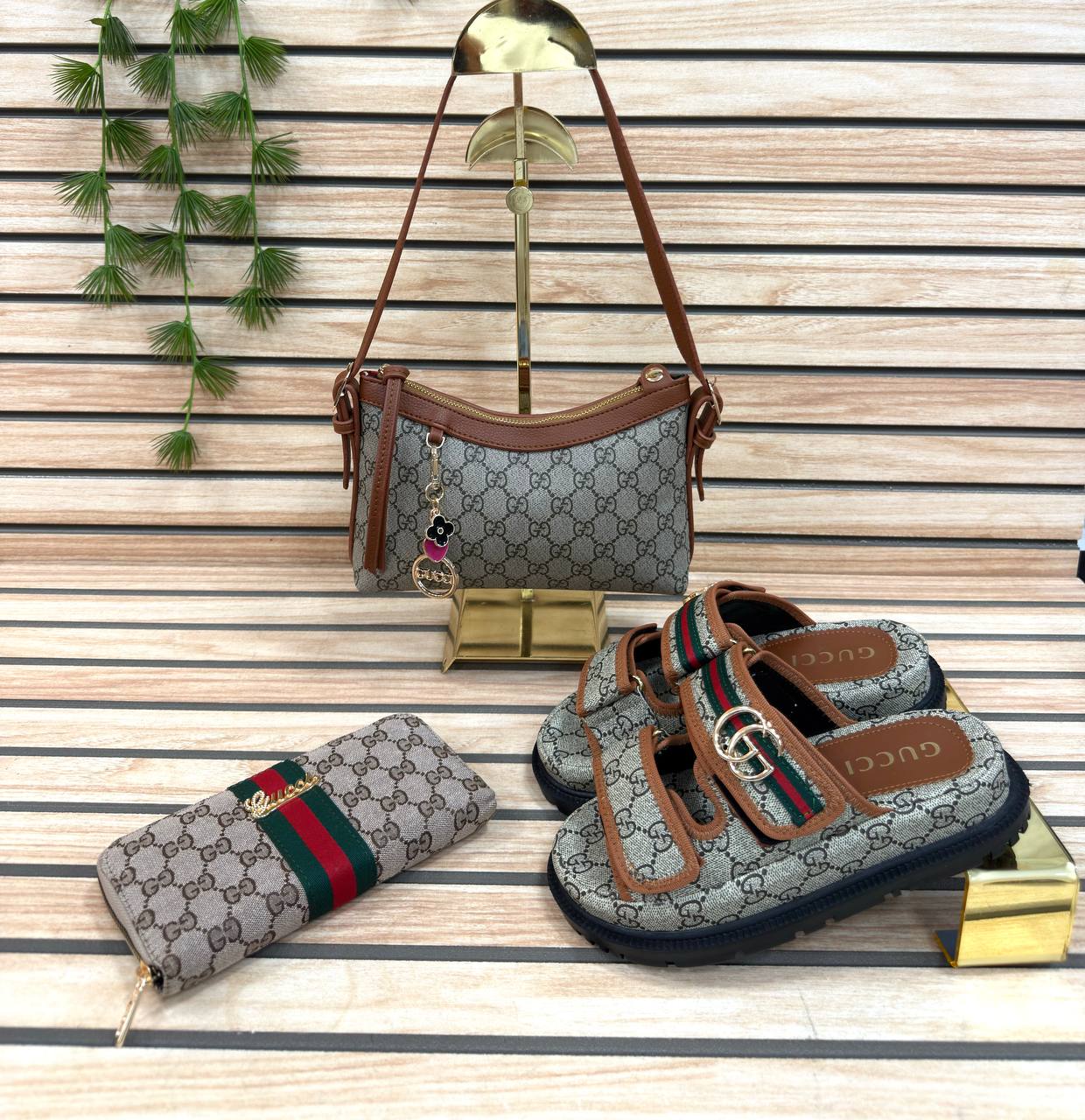 New G sandal set