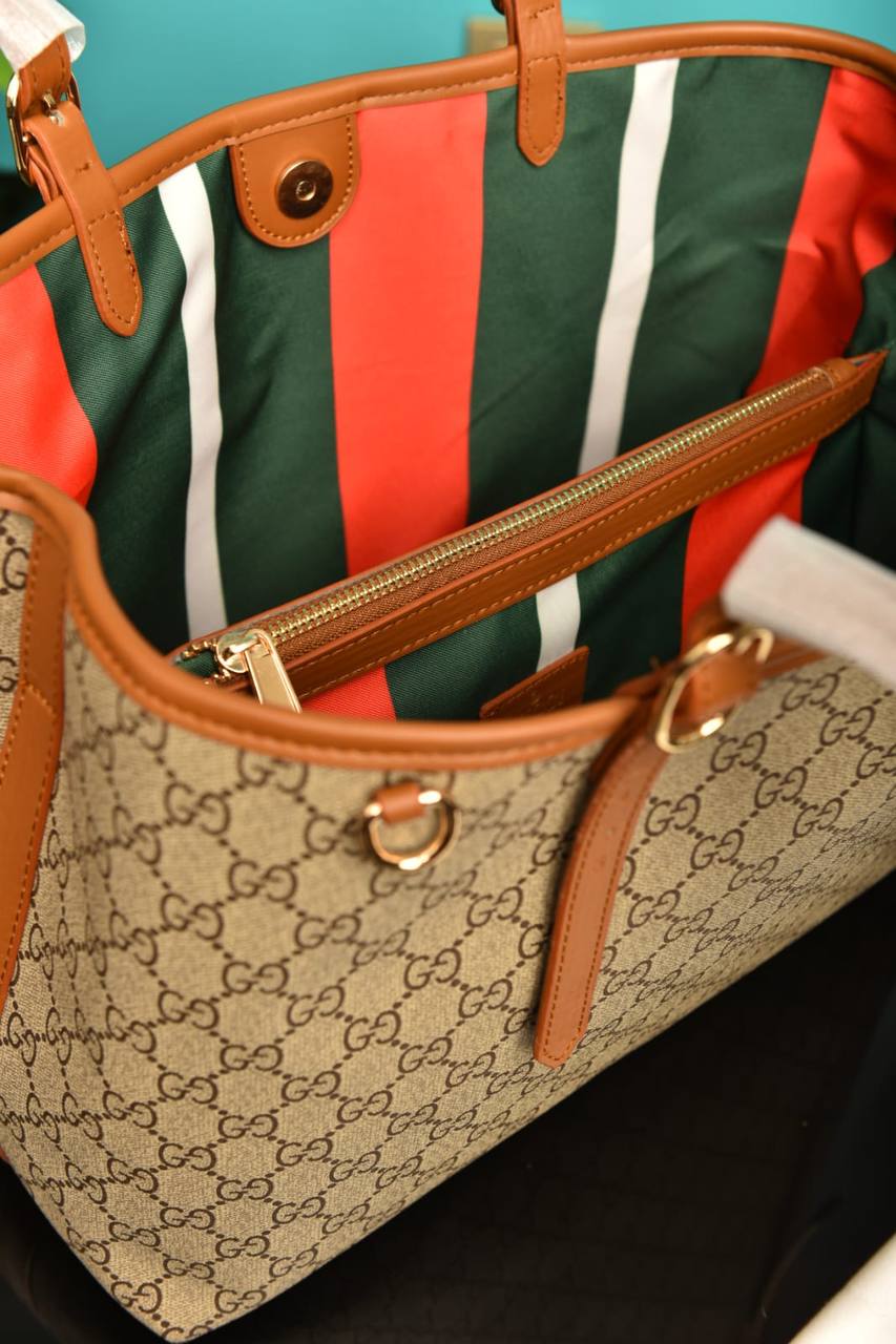 Bolso mediano GG Emblem