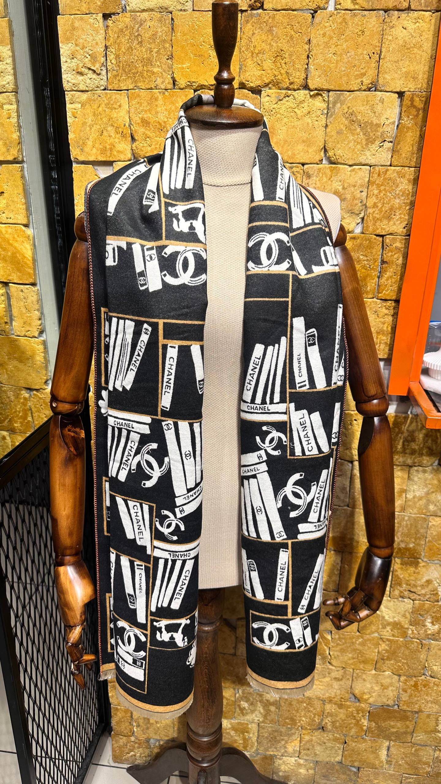 CH Cashmere ScarF