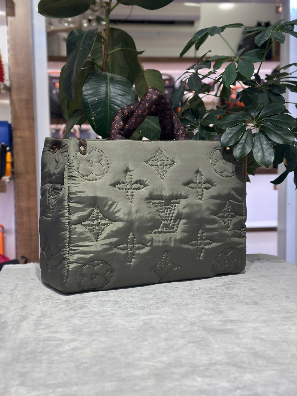 l.v puf bag