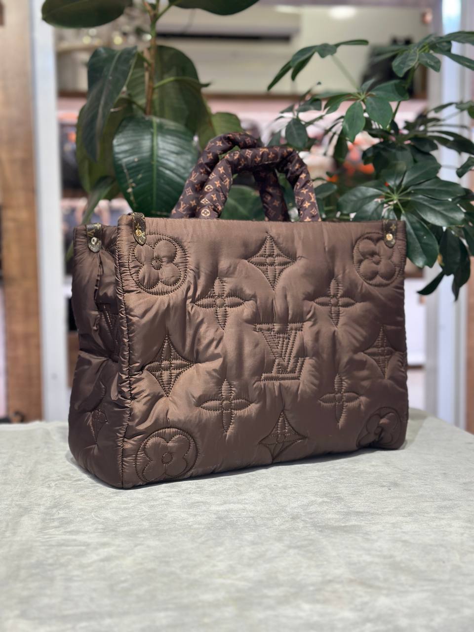 l.v puf bag