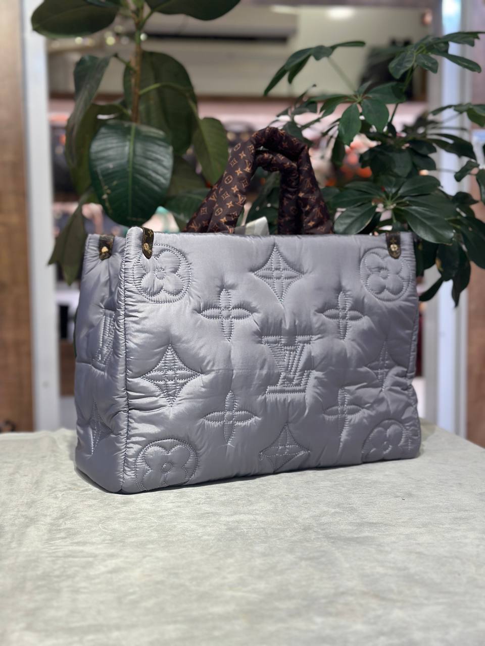 l.v puf bag