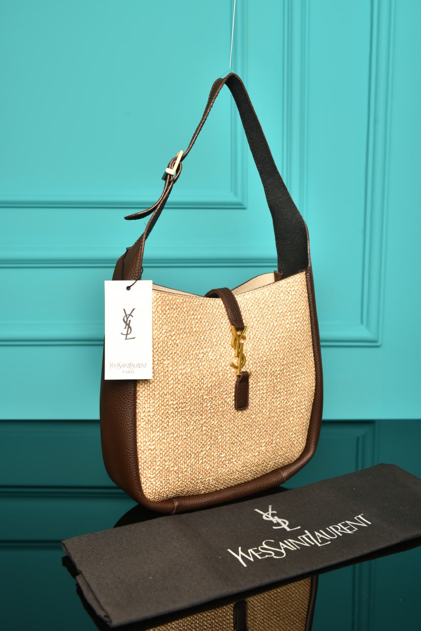 Le 5 A 7 Small Hobo Bag in Raffia and Leather