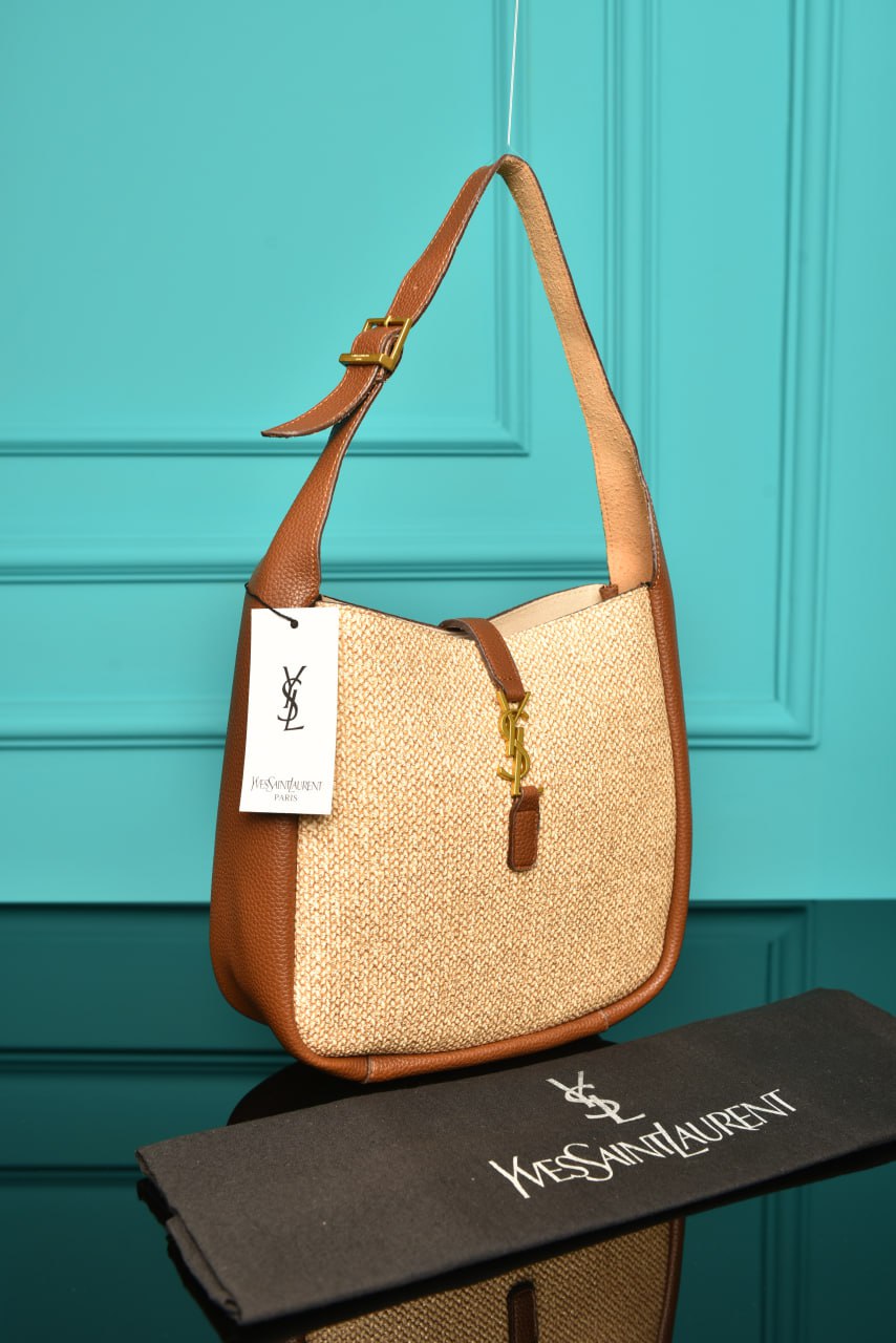 Le 5 A 7 Small Hobo Bag in Raffia and Leather