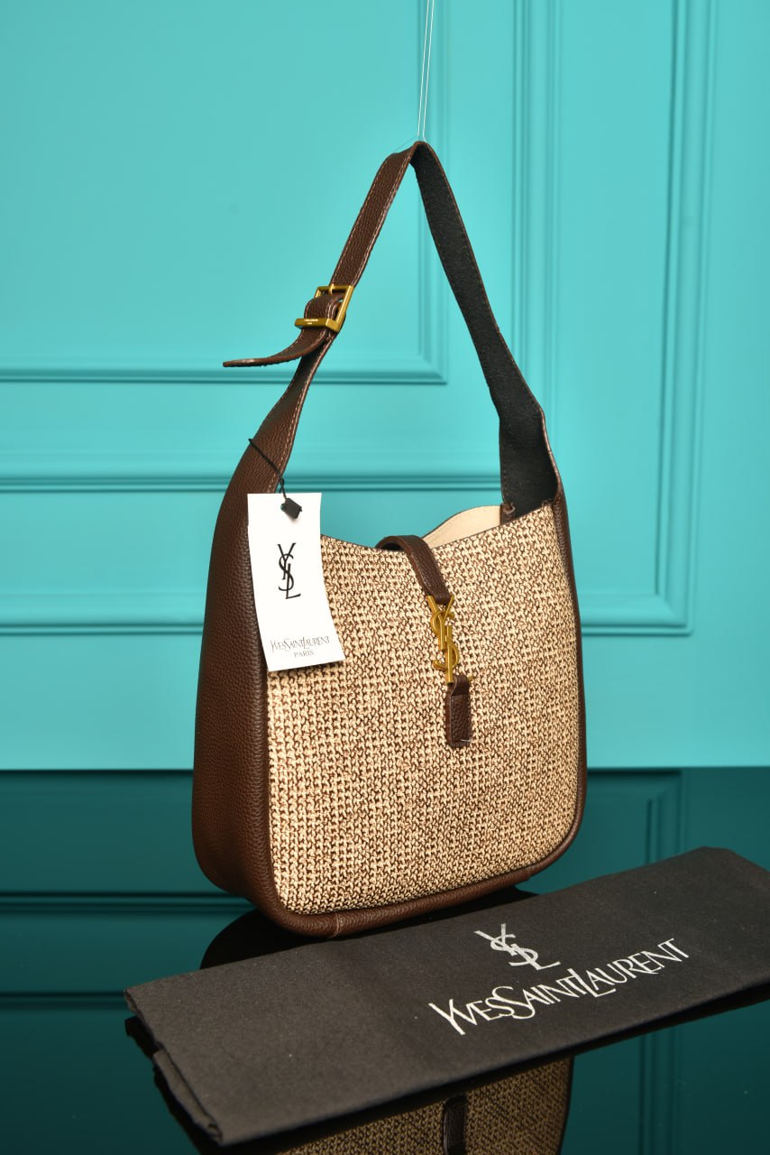 Le 5 A 7 Small Hobo Bag in Raffia and Leather