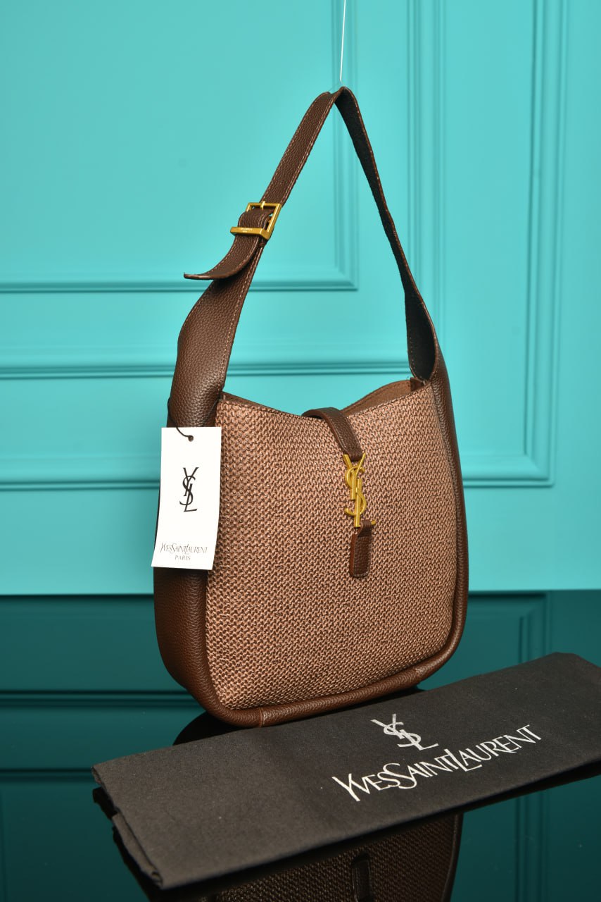 Le 5 A 7 Small Hobo Bag in Raffia and Leather