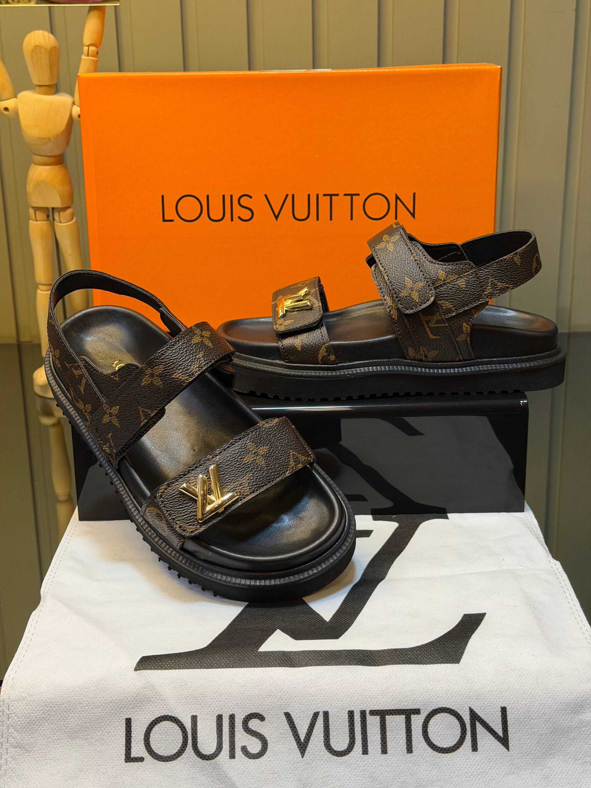 L New Season Sandals