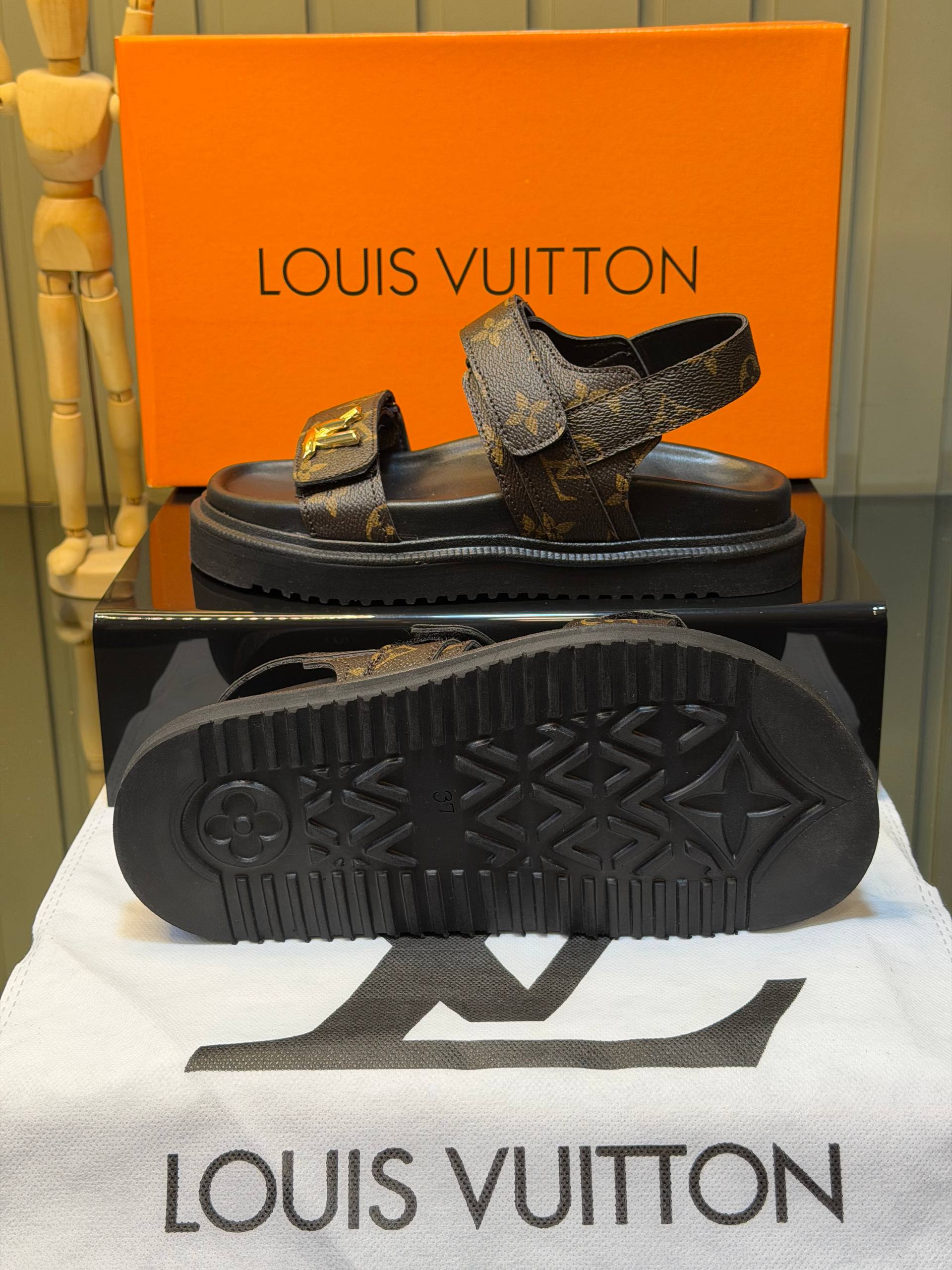 L New Season Sandals