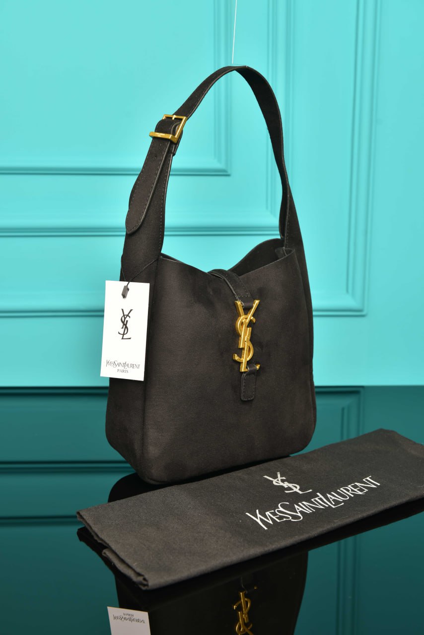 Le 5 A 7 Supple Small in Suede