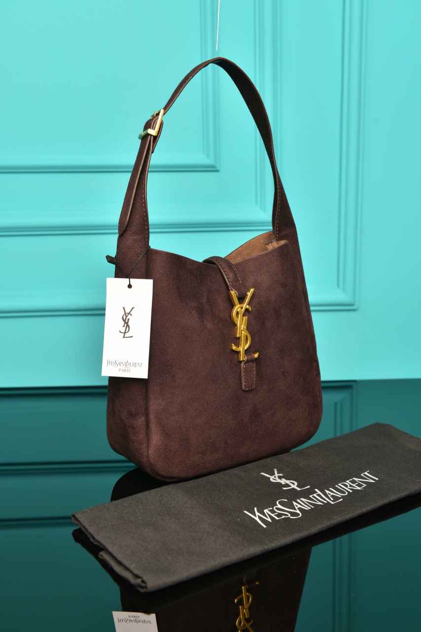 Le 5 A 7 Supple Small in Suede