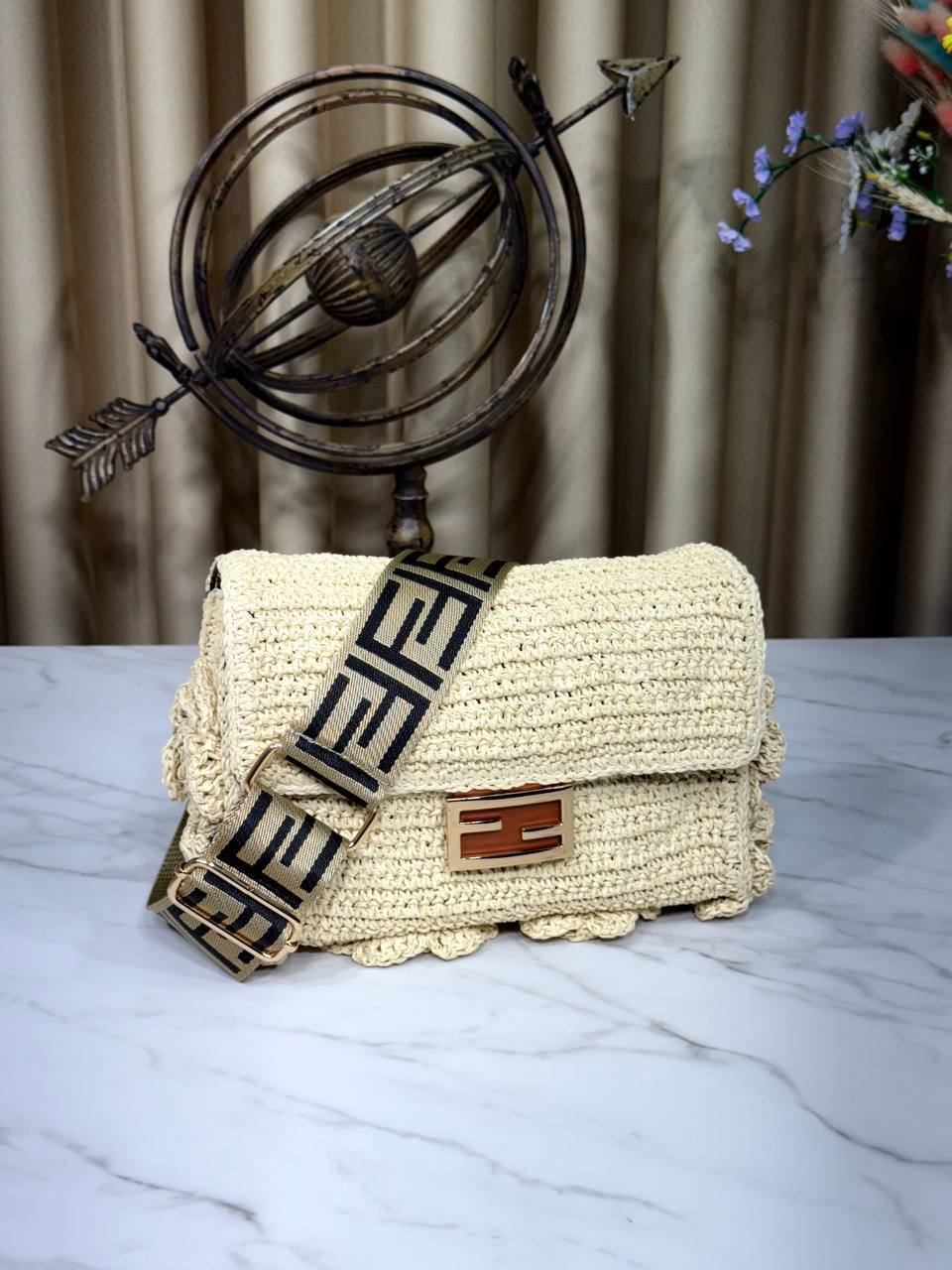 Baguette woddy raffia bag