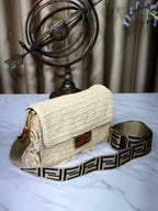 Baguette woddy raffia bag