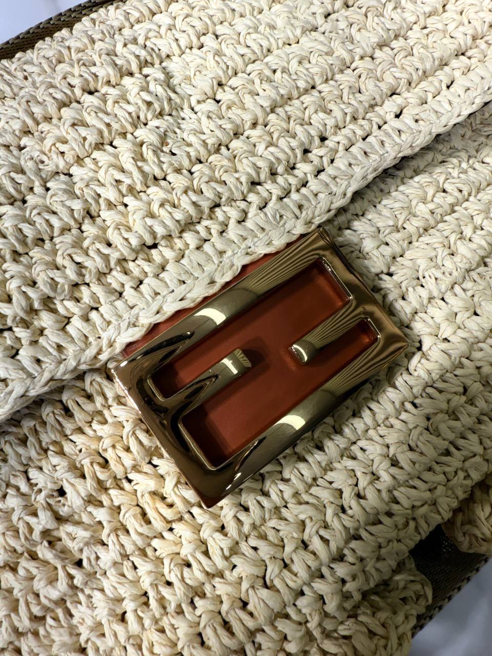 Baguette woddy raffia bag