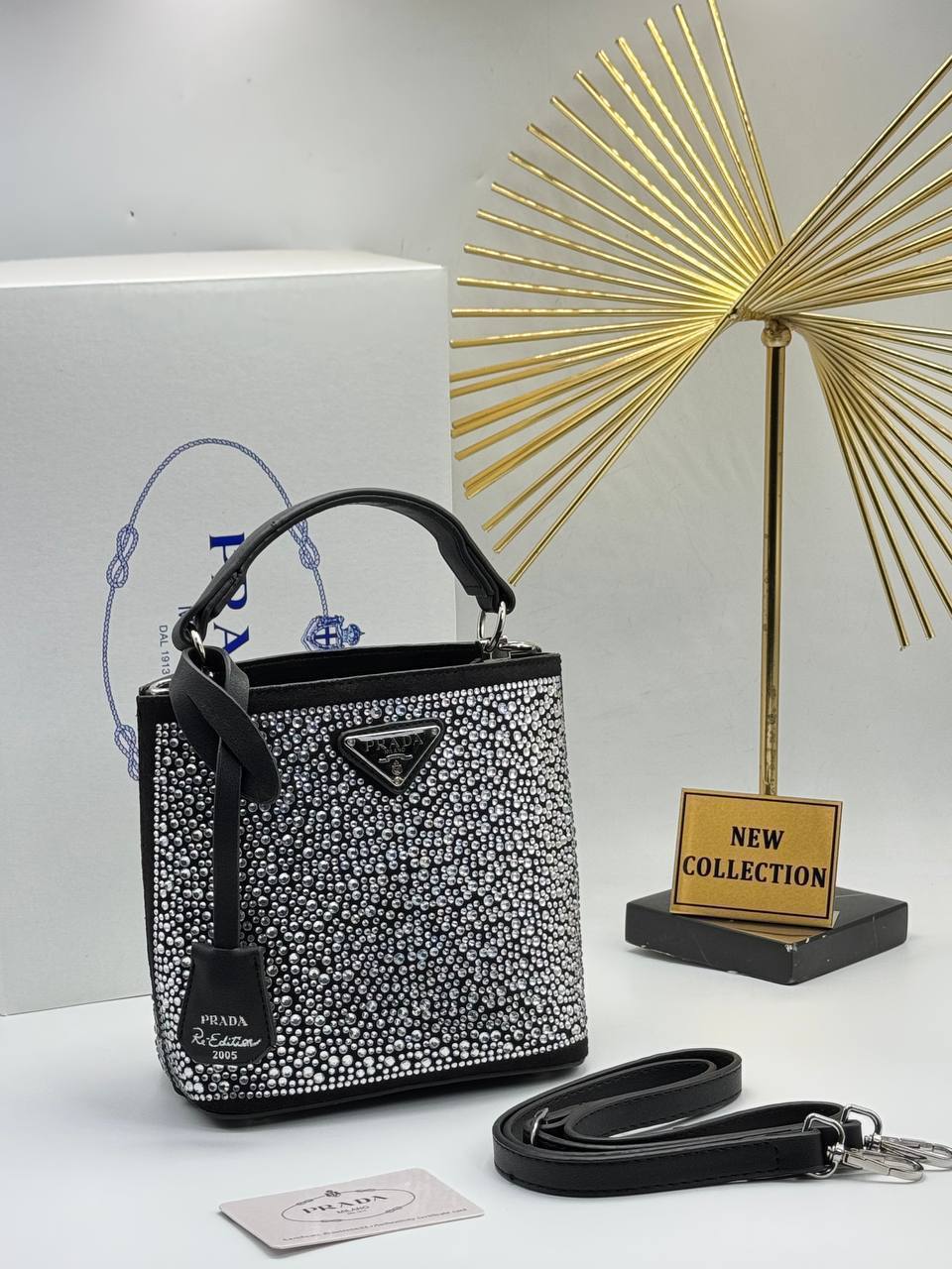 Embellished bucket bag styles