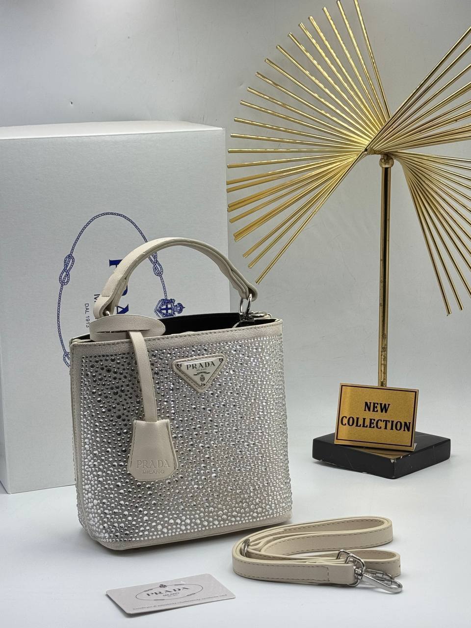 Embellished bucket bag styles