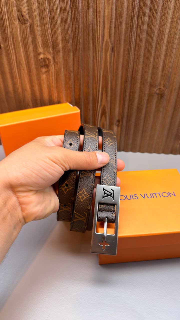 Anti-tarnish steel buckle