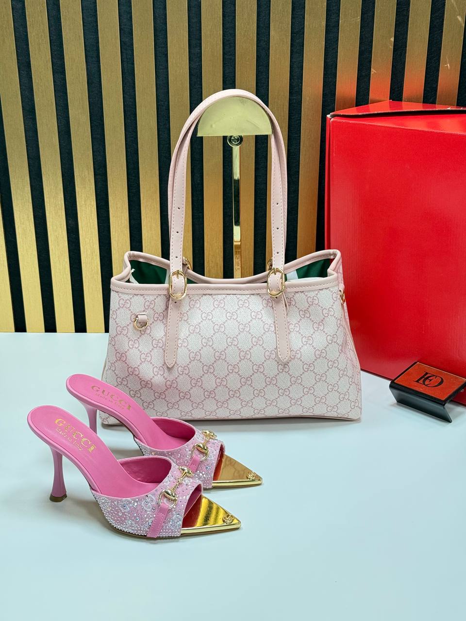 g.g. high-heeled shoe set