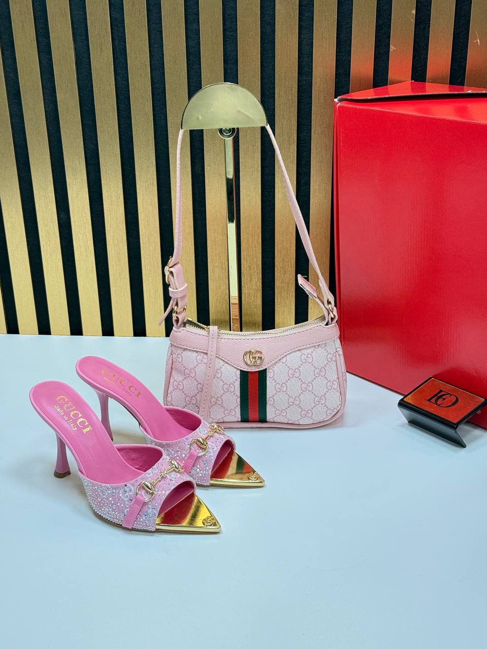 g.g. high-heeled shoe set