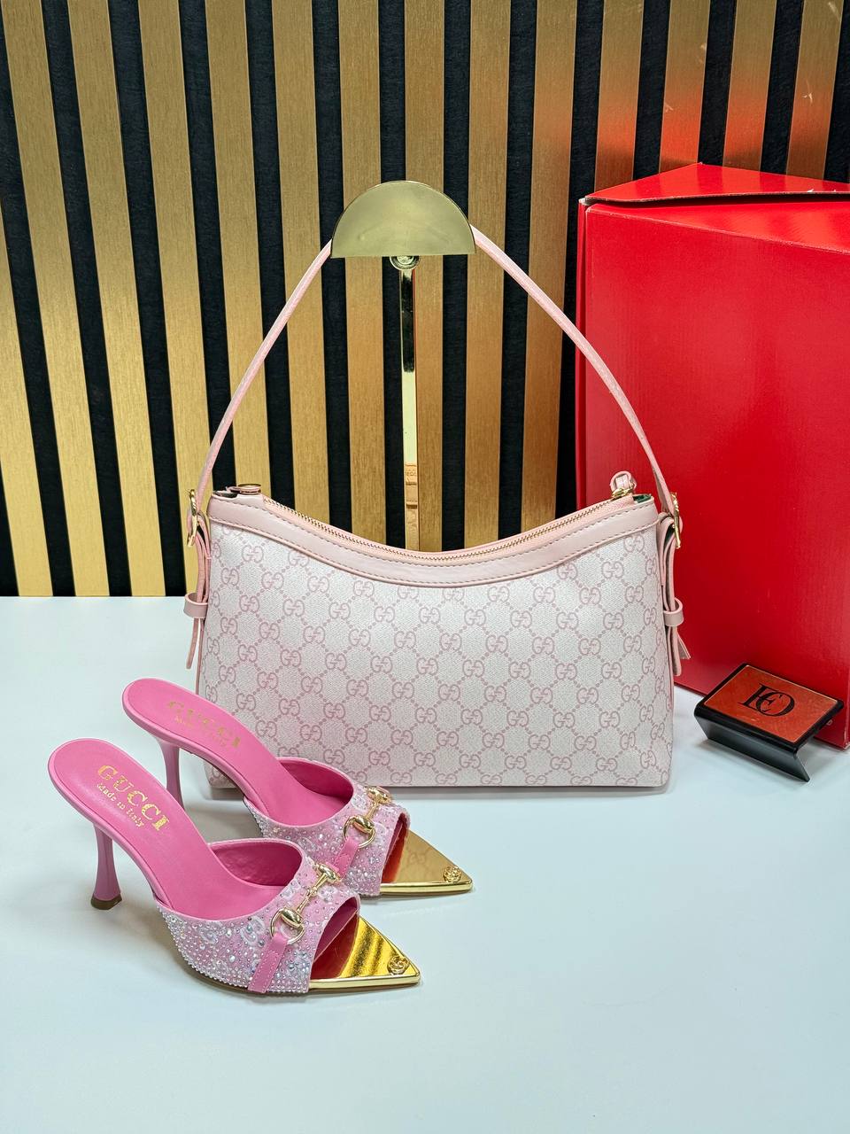 g.g. high-heeled shoe set